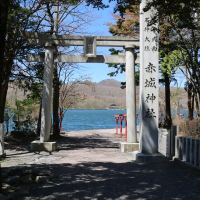 赤城神社(大沼湖畔)