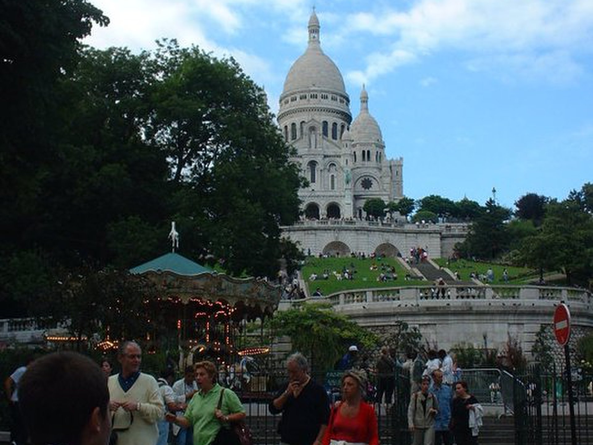 【フランス・パリ旅行】モンマルトルの丘からみる絶景パリ！サクレクール寺院とメリーゴーランド