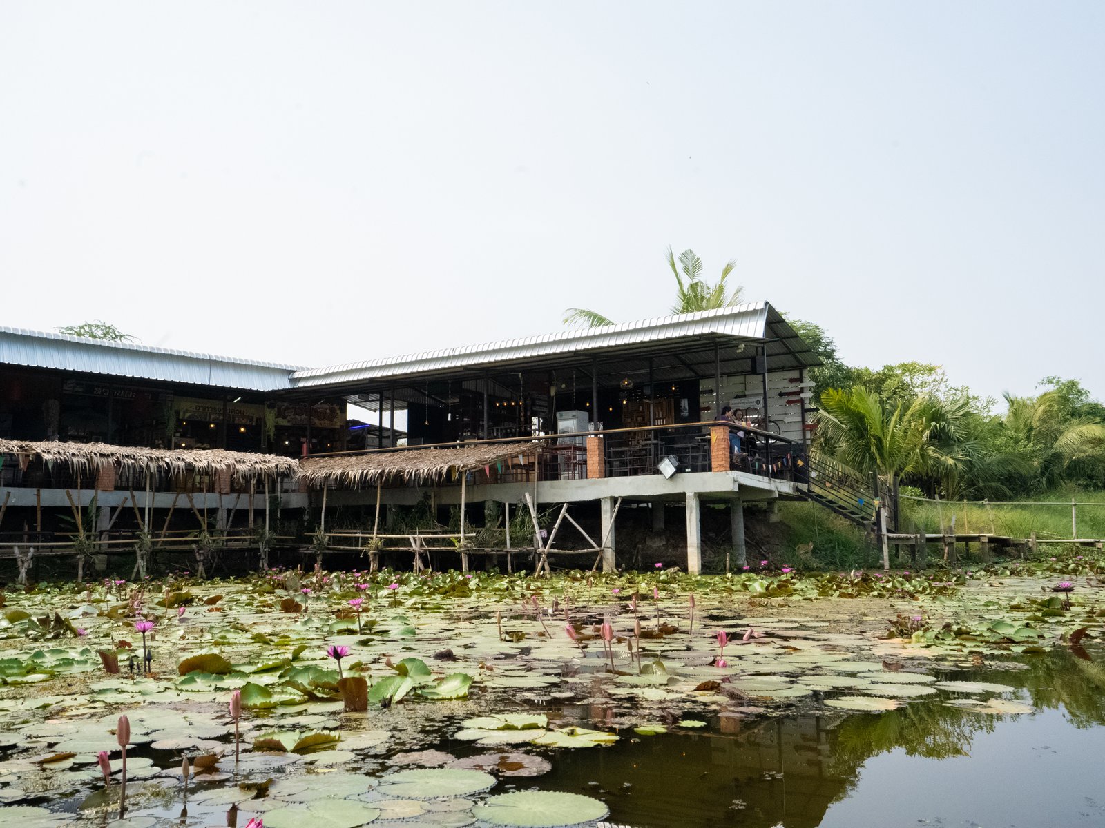 レッドロータスフローティングマーケット（Red Lotus Floating Market）