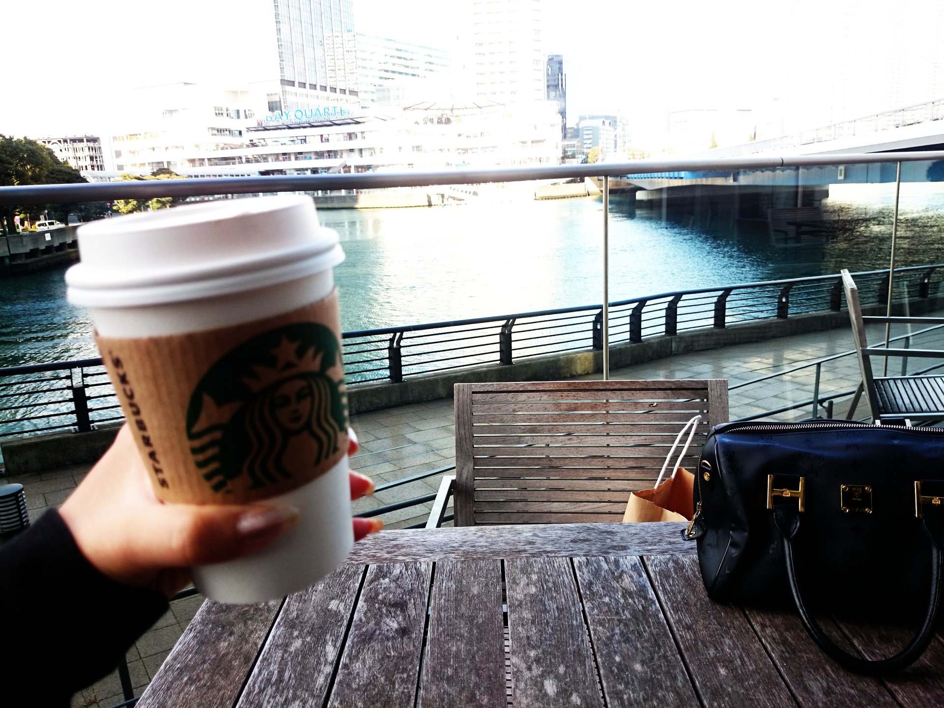 横浜デートにおすすめ！海の見える穴場カフェでのんびり。絶景テラスあり！ 