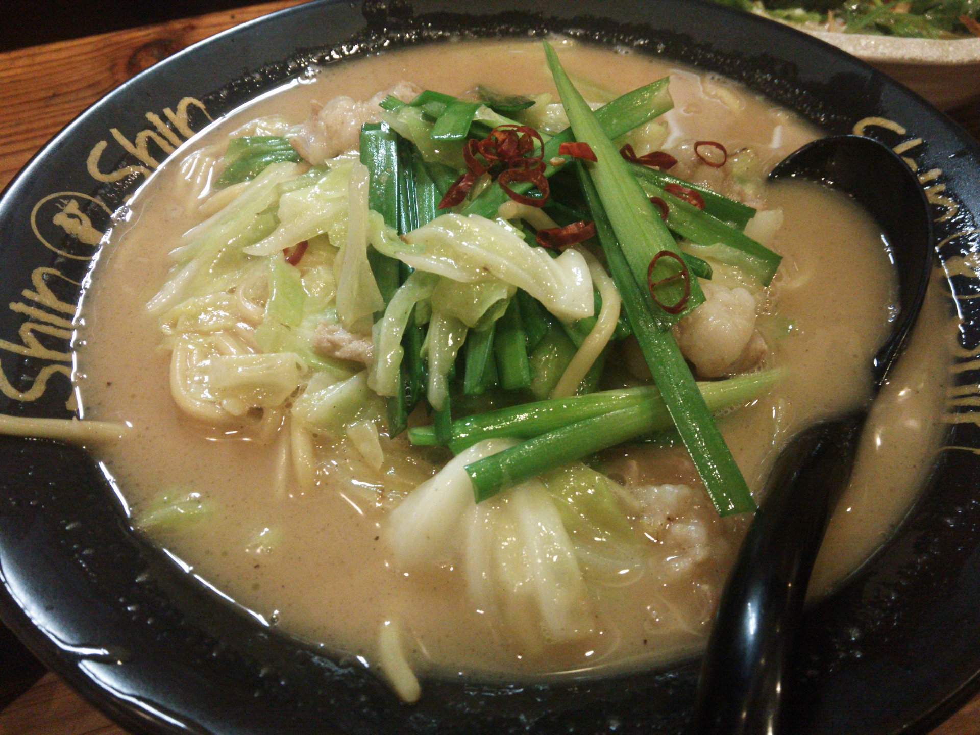 【天神】大人気！ShinShinの絶品ラーメン&もっちゃんを楽しむ！