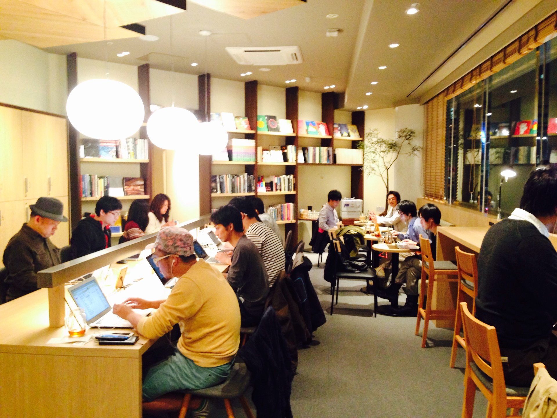 【2014年・秋】新宿にNEWオープン！NHN PlayArtグループが運営する「Caffice」