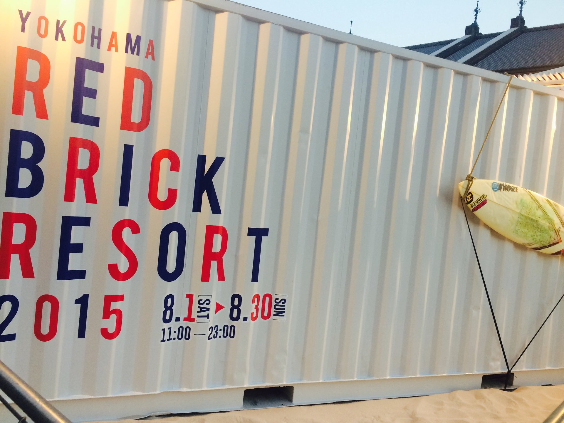 横浜赤レンガ倉庫にアメリカ西海岸のようなビーチリゾート出現！！『RED BRICK RESORT』