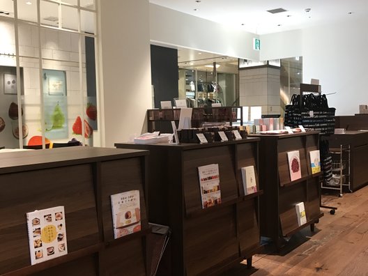 カフェコムサ 福岡VIORO店