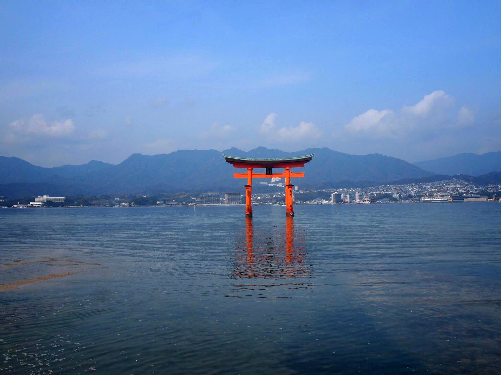 世界遺産 広島の超定番観光スポット 海に浮かぶ鳥居がある 厳島神社