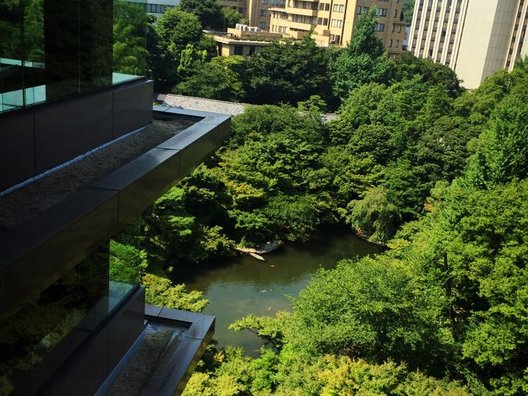 八芳園