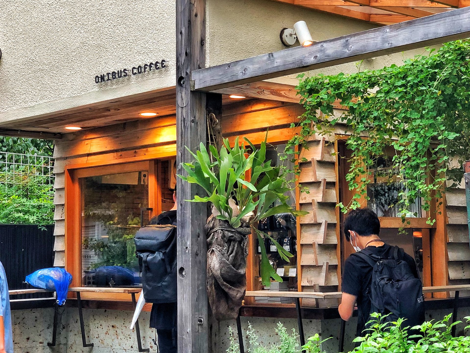 中目黒おすすめカフェ・木の温もりに癒される『オニバスコーヒー』