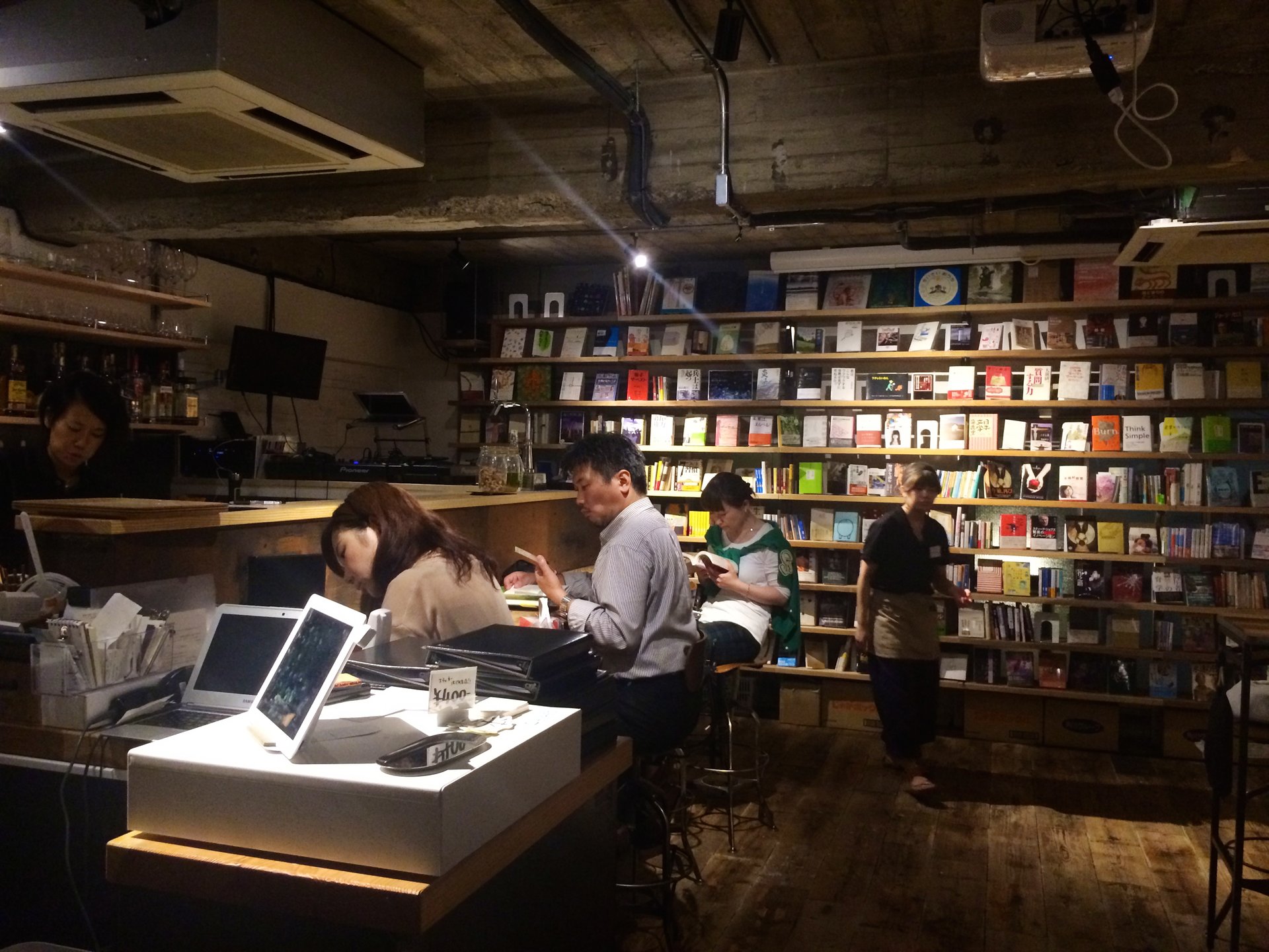 【ブックカフェ5選】新宿・渋谷で本を読みながらほっこり幸せタイムを♡