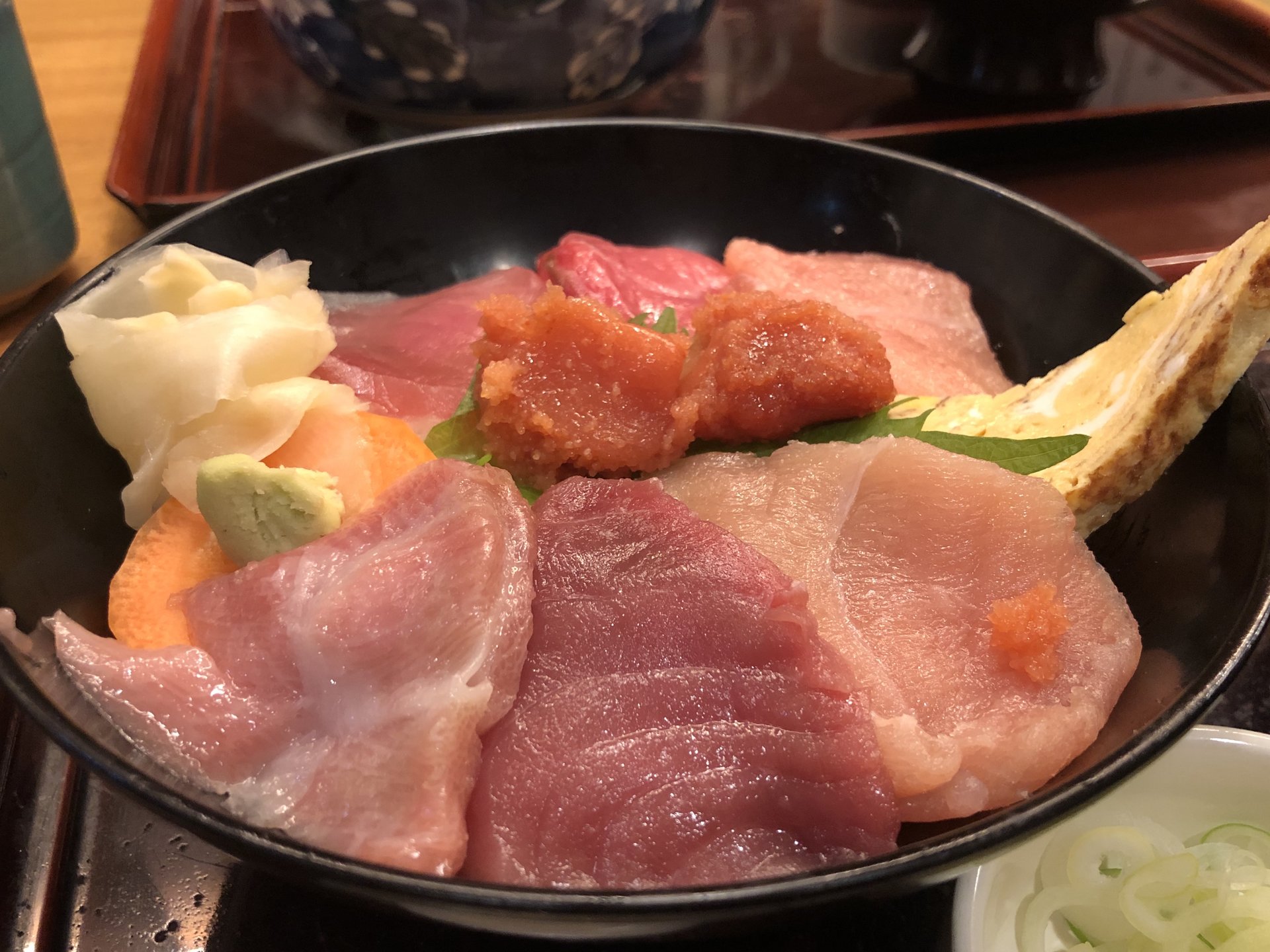 浅草仲見世周辺おすすめランチ「まぐろそば」TVにも出た‼︎安くて美味いトロ丼♡