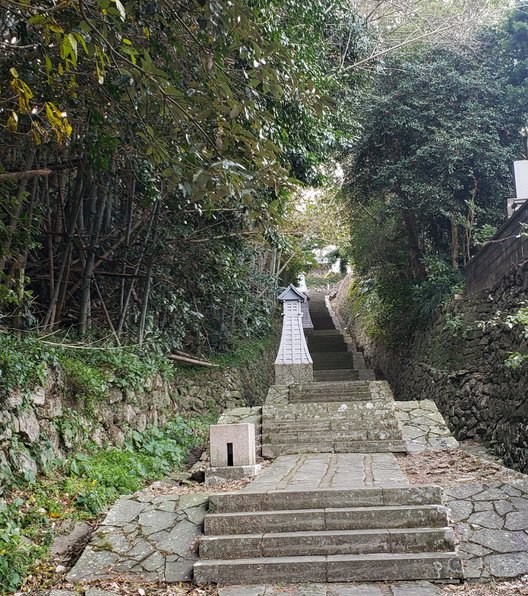 寺院と教会の見える風景