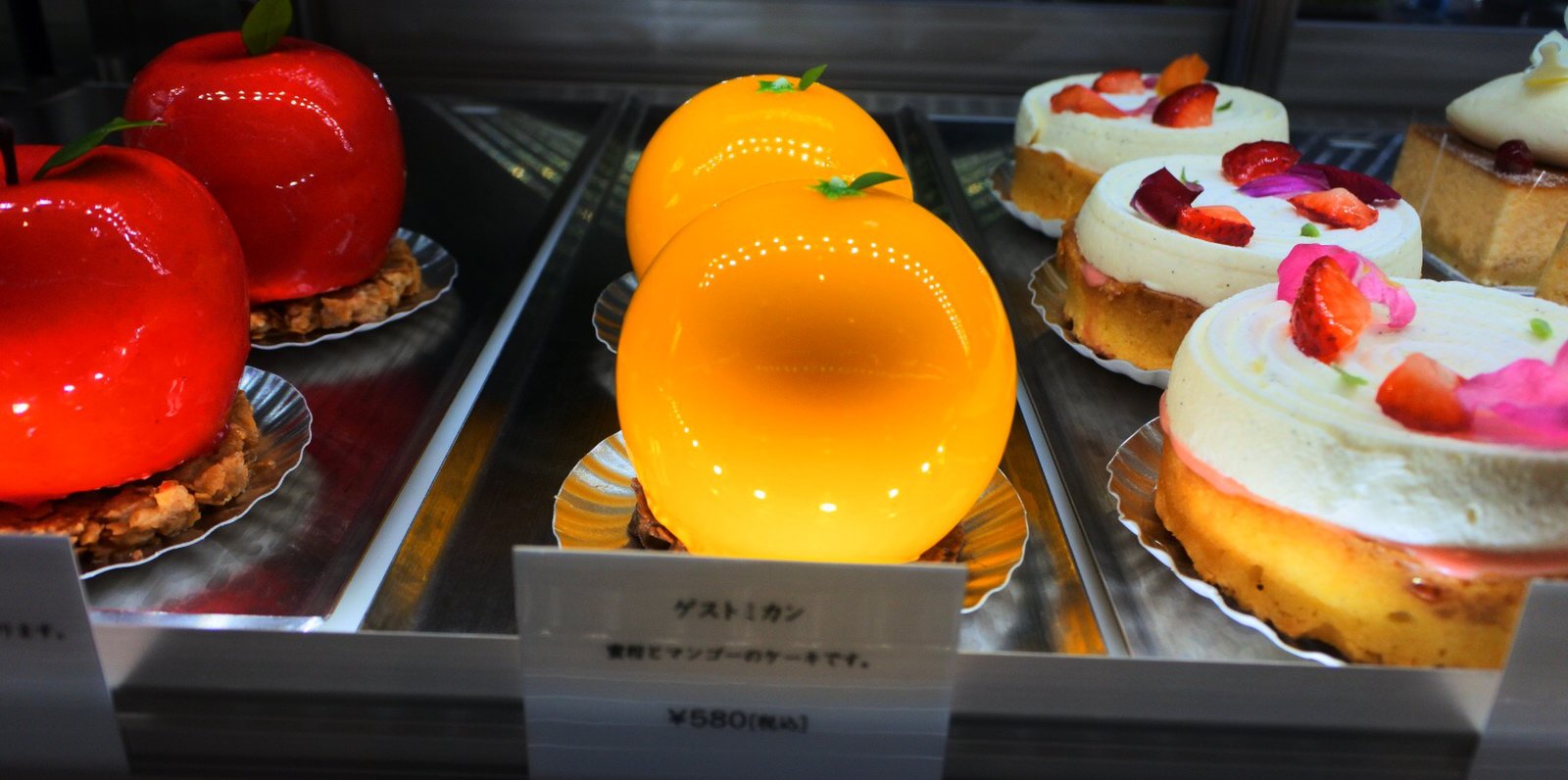 京橋 カフェ 新鮮すぎるスイーツ店 オーダーしてから作られる生しぼりモンブランと芸術的なケーキ Playlife プレイライフ