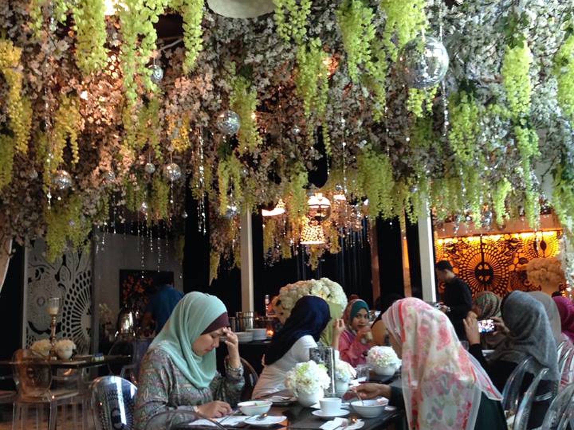 【マレーシア在住が教える】デートにおすすめ♪女子歓喜！クアラルンプールのお花いっぱいオシャレカフェ
