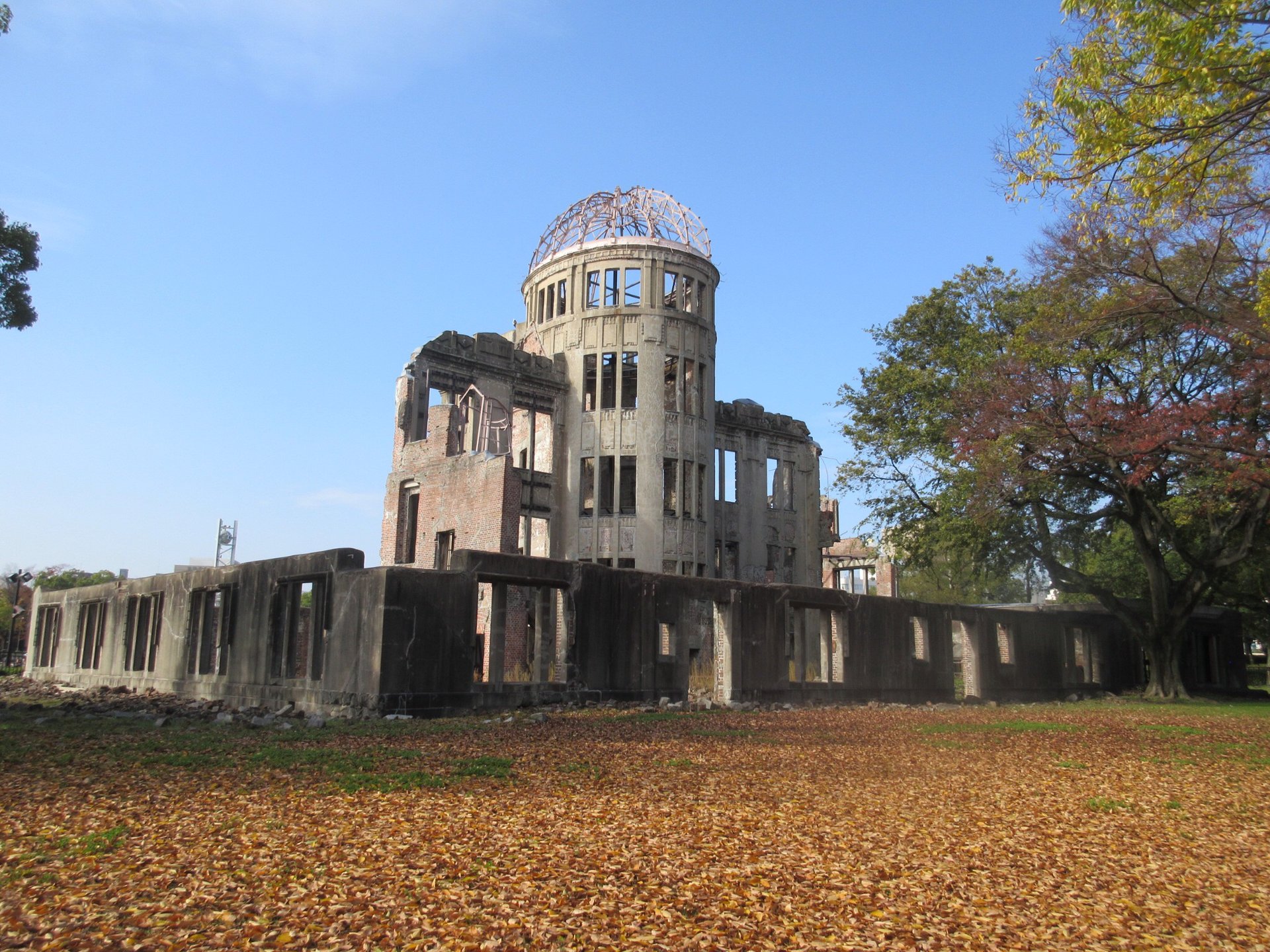 原爆ドームと平和記念資料館で学ぶ広島の歴史＋平和記念公園から徒歩10秒のおすすめお好み焼き「長田屋」
