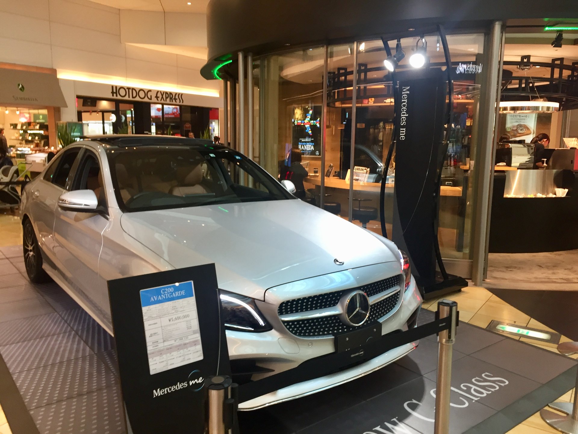 クリスピー クリーム ドーナツ Mercedes me Tokyo HANEDA