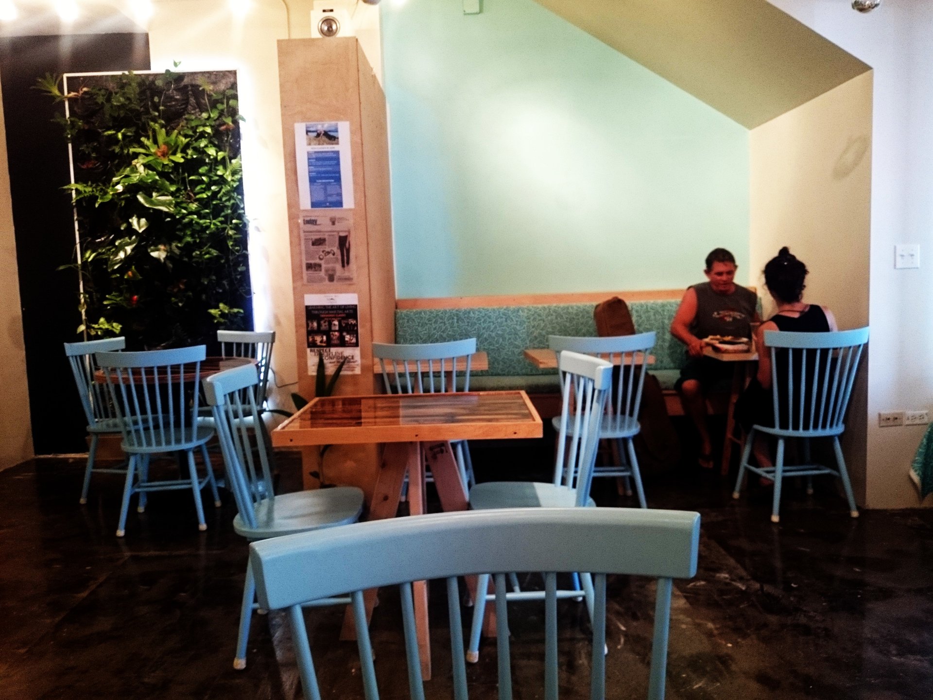 ハワイ旅行カイルアタウンの注目のお洒落カフェ。オリジナルのティーが人気！可愛い店内 
