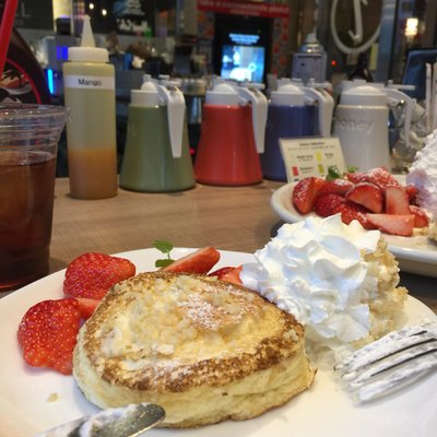 Hona Cafe 新宿シネシティ広場店