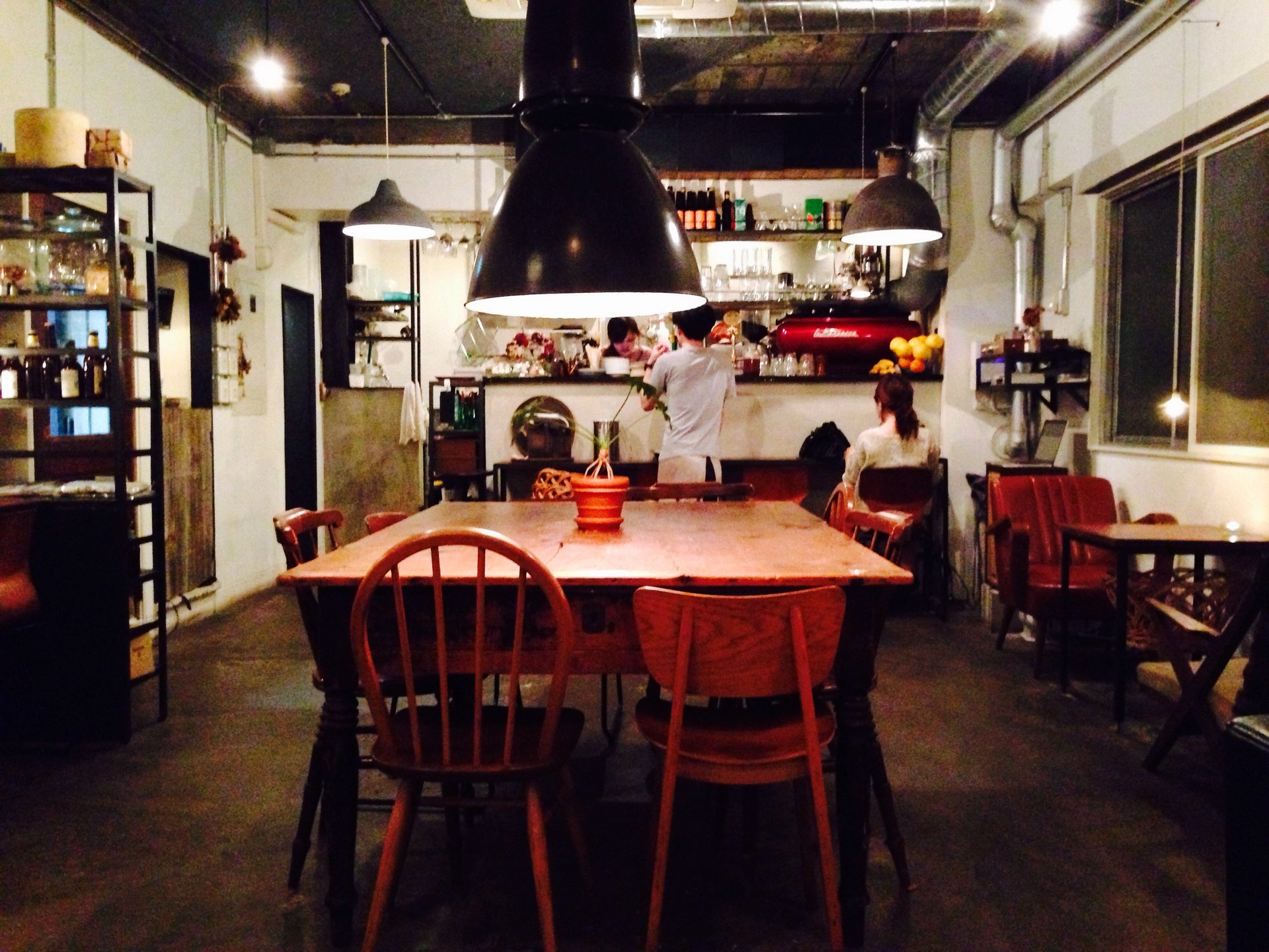 ソファ席でのんびりと過ごせる新宿のおすすめ隠れ家カフェ「coto cafe」