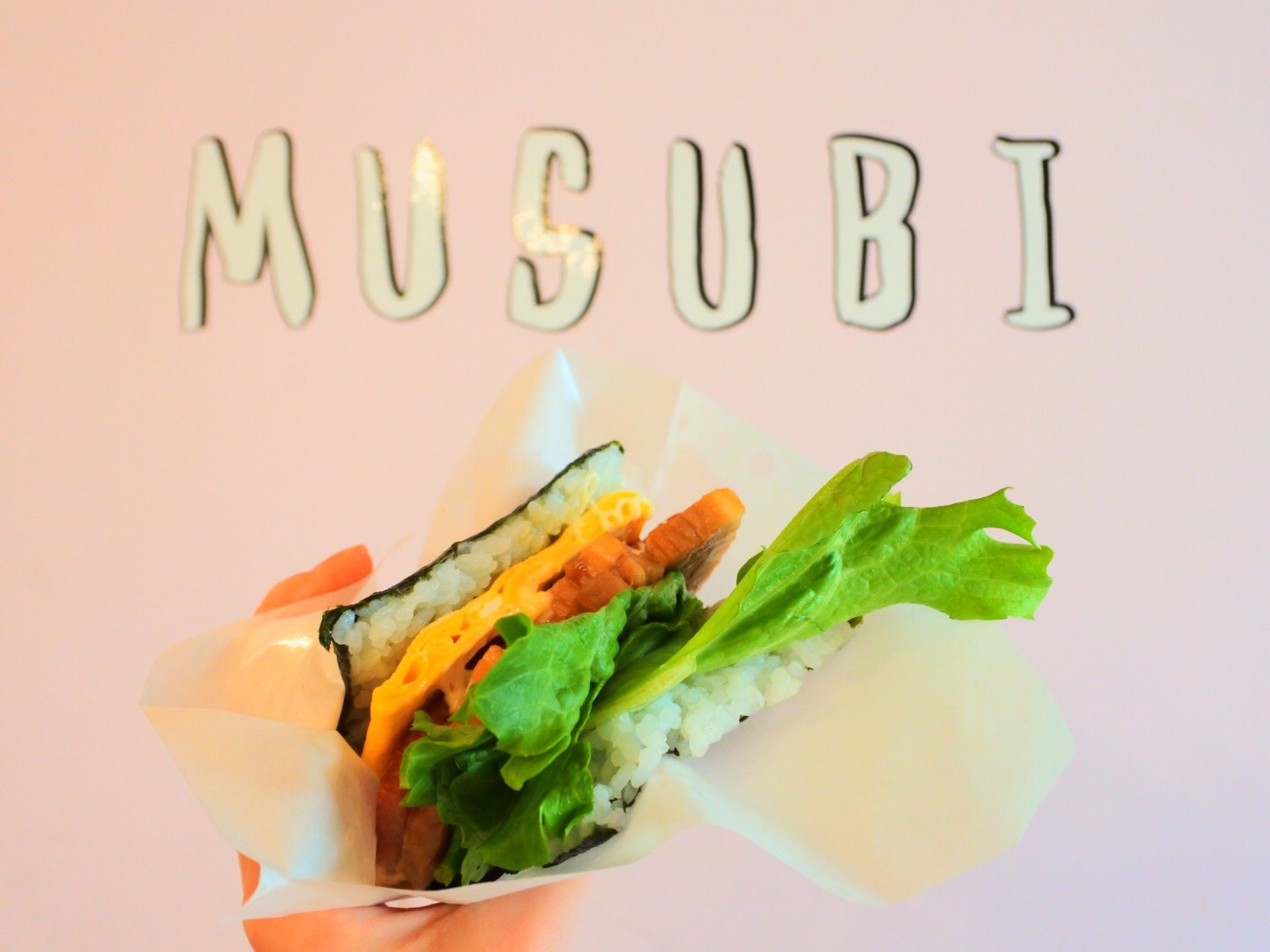 アメ村のおすすめワンコインランチ！おにぎりサンドの「MUSUBI」はスープもついて500円！