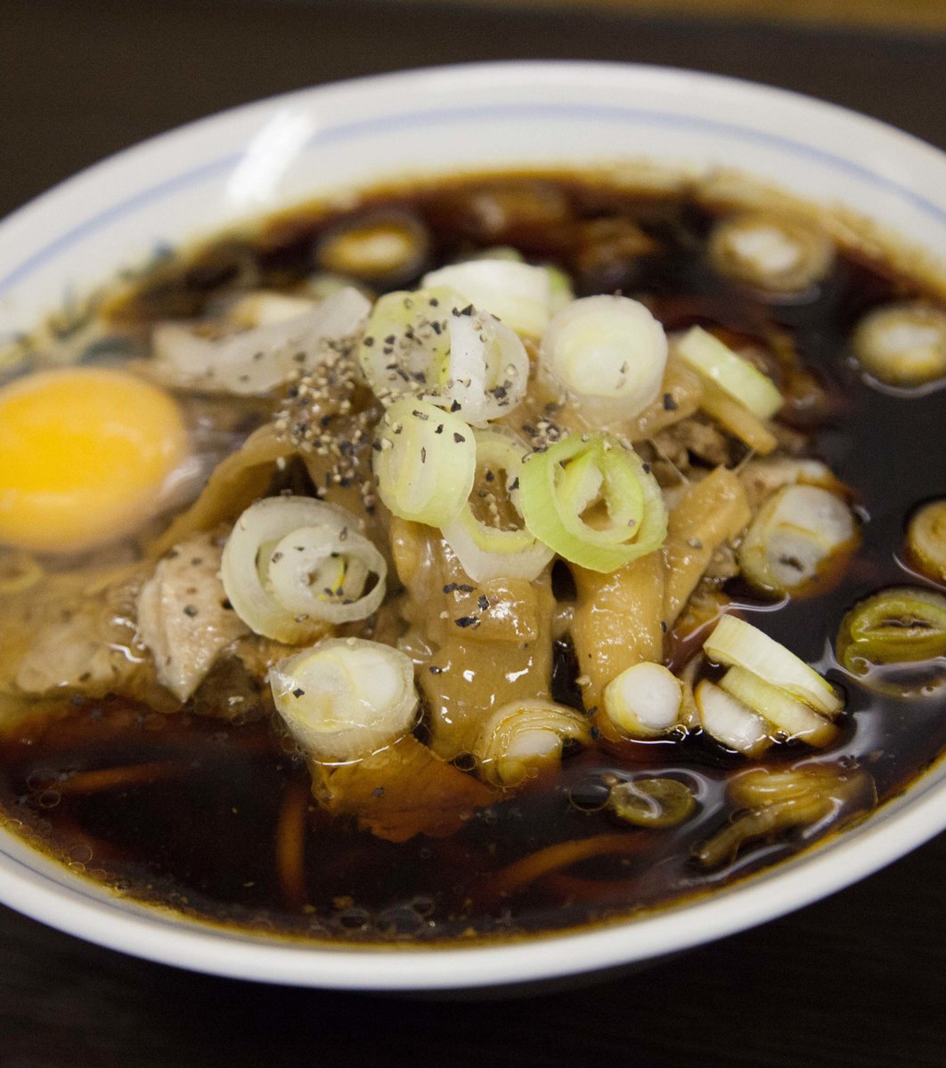 富山ブラック 富山駅前で食べるならどっち 洗練された 麺家いろは パンチの効いた 西町大喜 Playlife プレイライフ