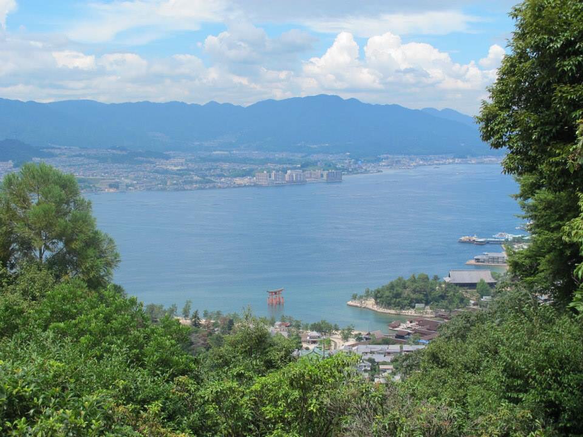 広島の良いとこどり♡観光は宮島や厳島神社、アウトドアはカープを応援♪広島グルメは卵がけご飯で決定♪