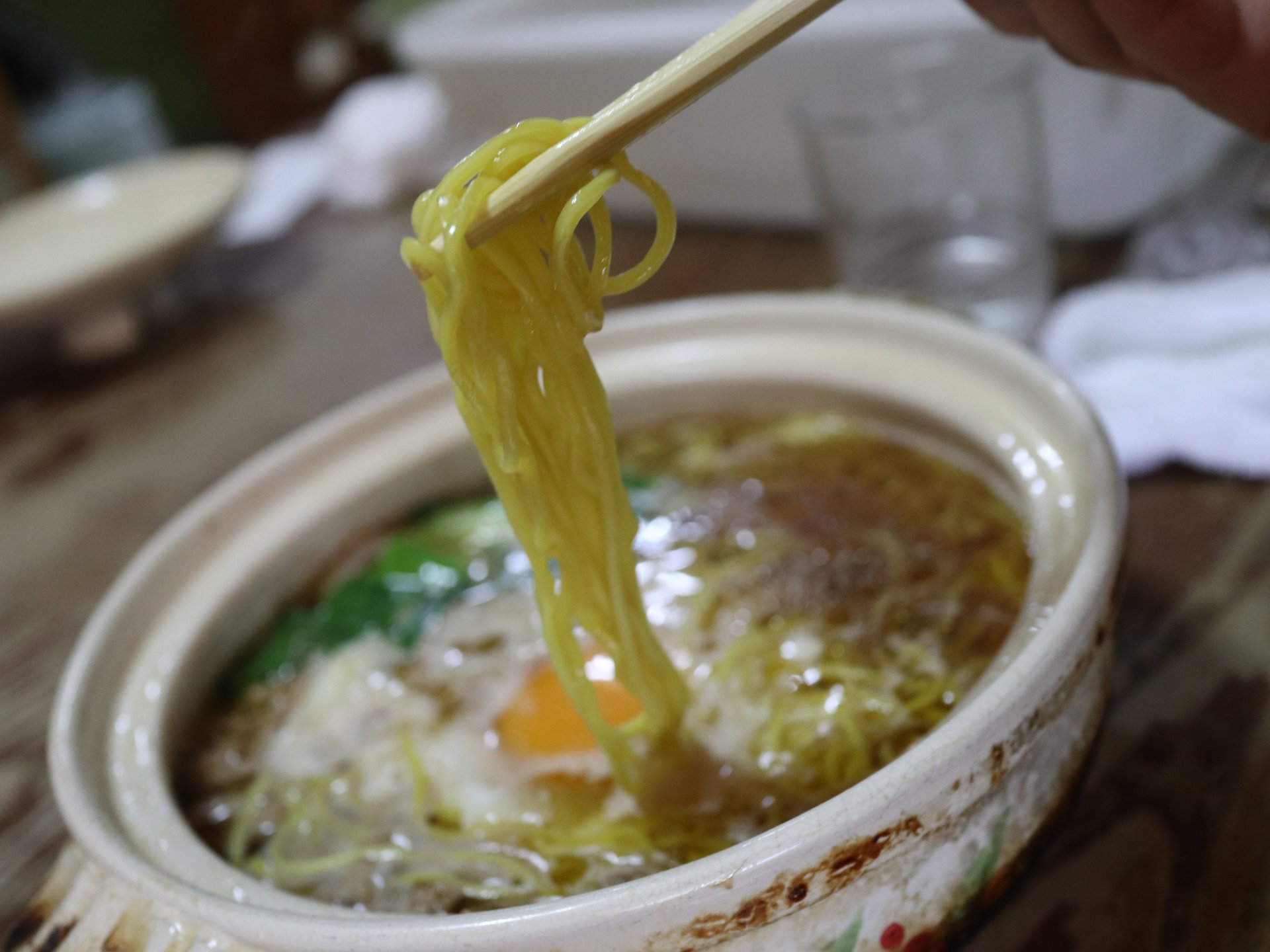 高知県・須崎市。究極の鍋焼きラーメン、シメの親子丼が美味すぎる。しんじょう君も絶賛！！