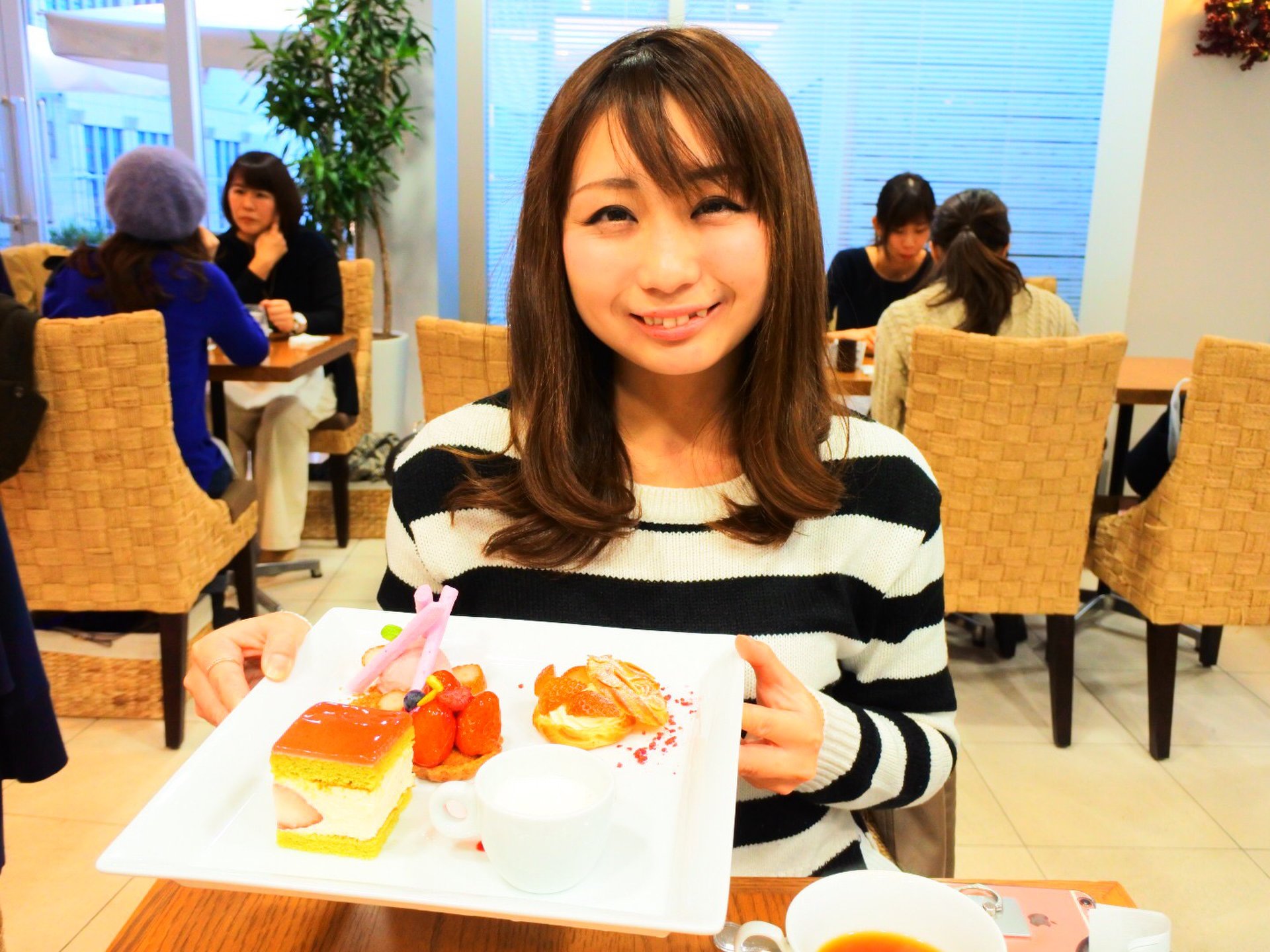 【神戸・女子会】お昼から穴場カフェでちょっぴり贅沢女子会♩フォトジェニックなワンプレートスイーツ♡