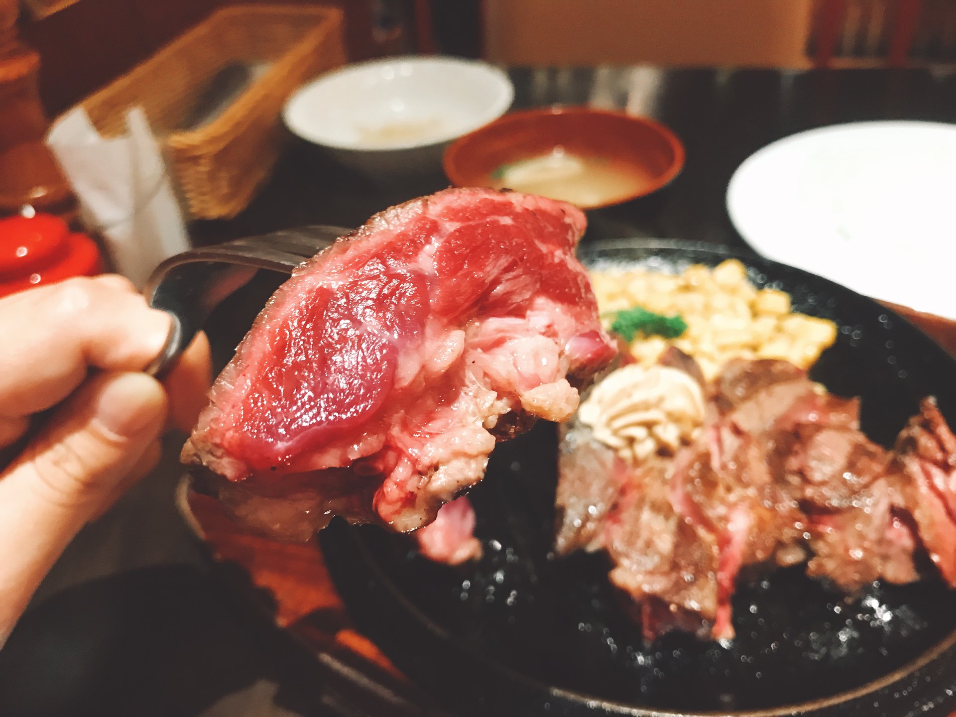 いきなりステーキの姉？赤坂ステーキくにの肉々しさに一目惚れ！