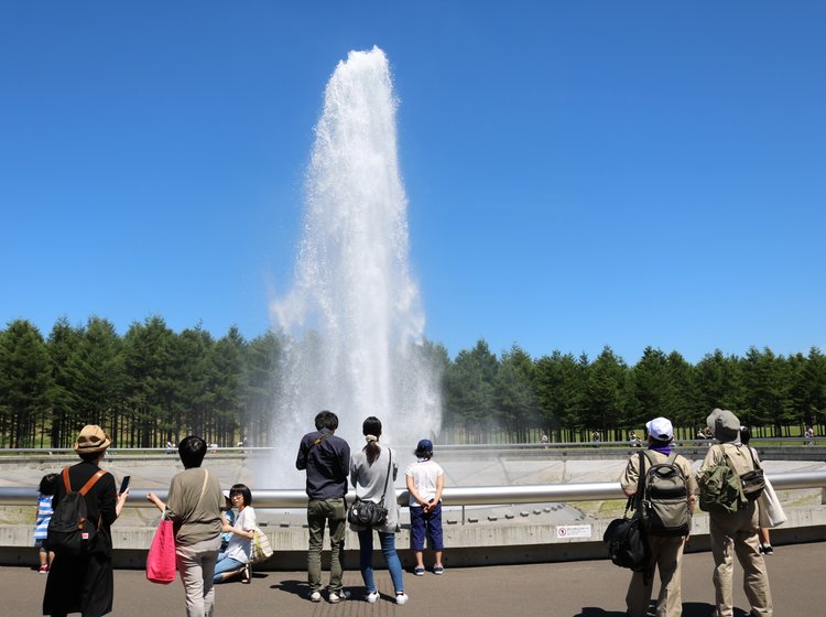 札幌市民の憩いの場 観光にもok 最高25ｍの噴水ショーが楽しい アート感あふれる モエレ沼公園 Playlife プレイライフ