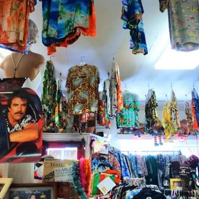 Bailey’s Antiques&Aloha Shirts