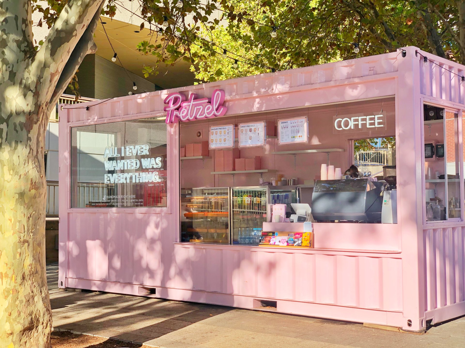 ピンクのカフェやアート♡パースおすすめ観光地‼︎無料アートギャラリー