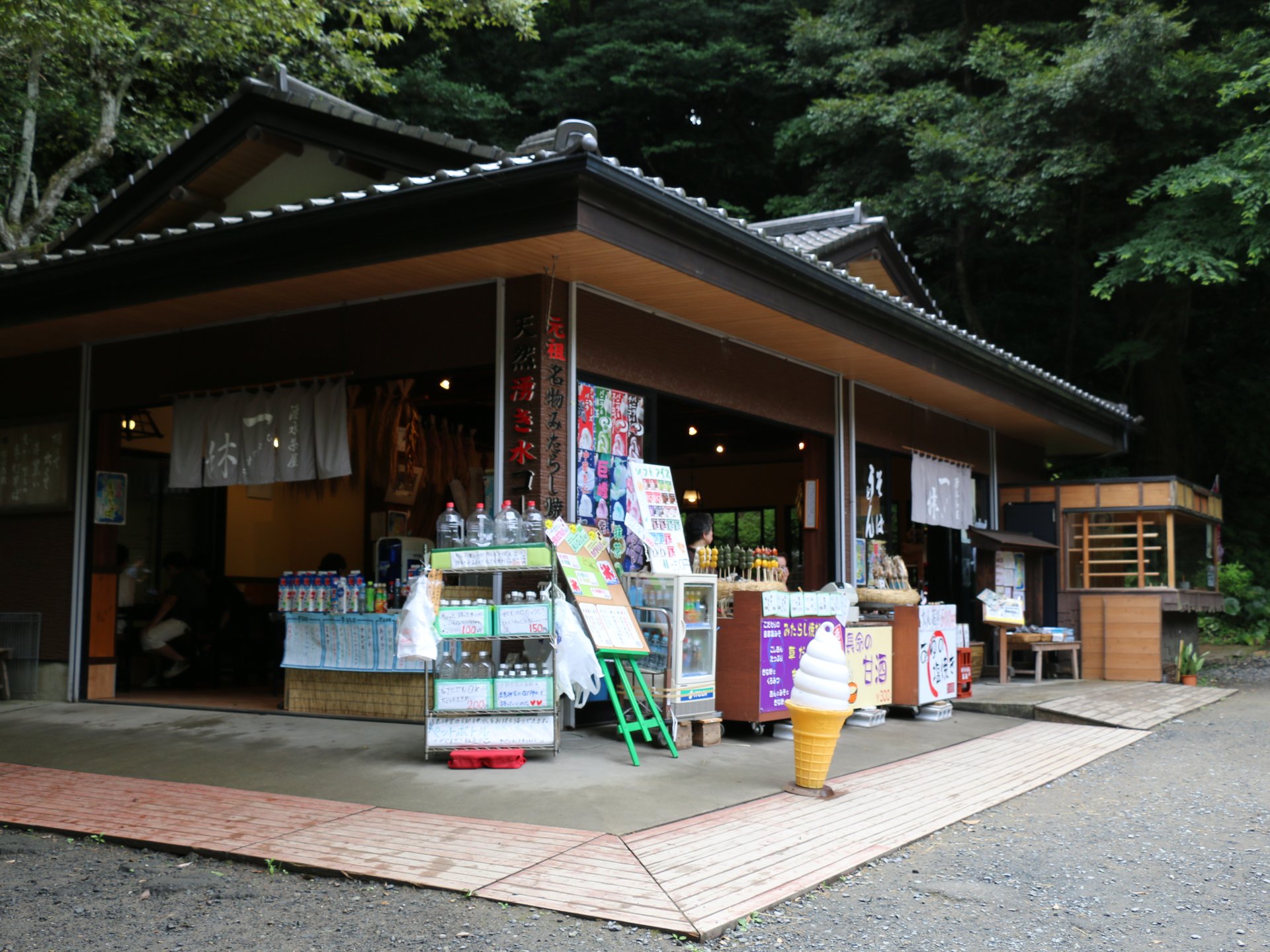 鹿島神宮の中にあるお休み処「一休」（ひとやすみ）で、ご神水で打った蕎麦を食す！