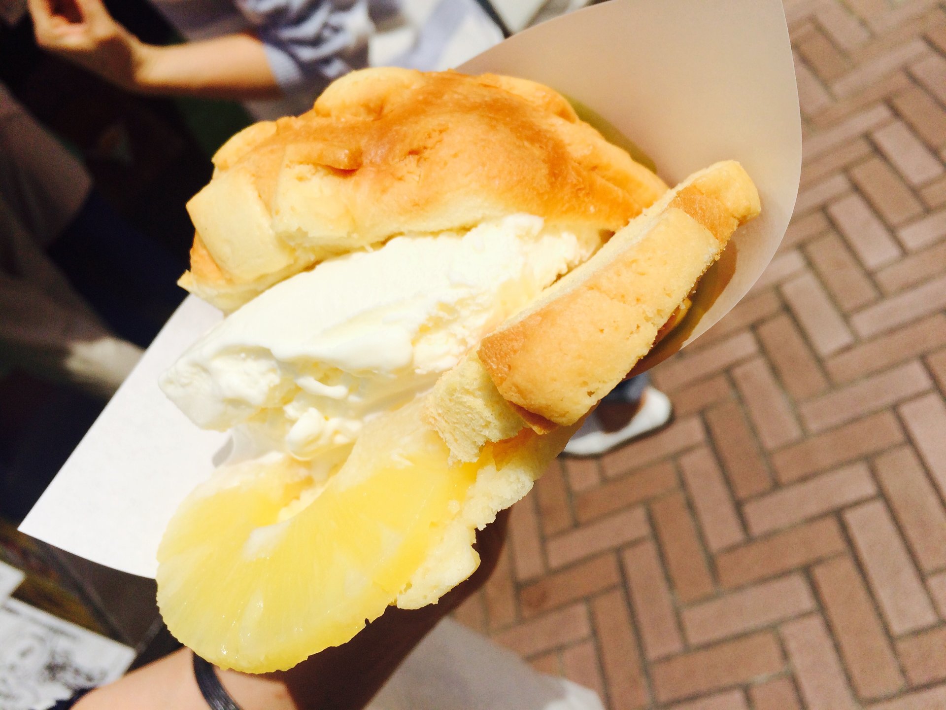 【渋谷のおすすめハイブリットスイーツ④】メロンパン×アイス！ありそうでなかった、食べログ3.5以上！