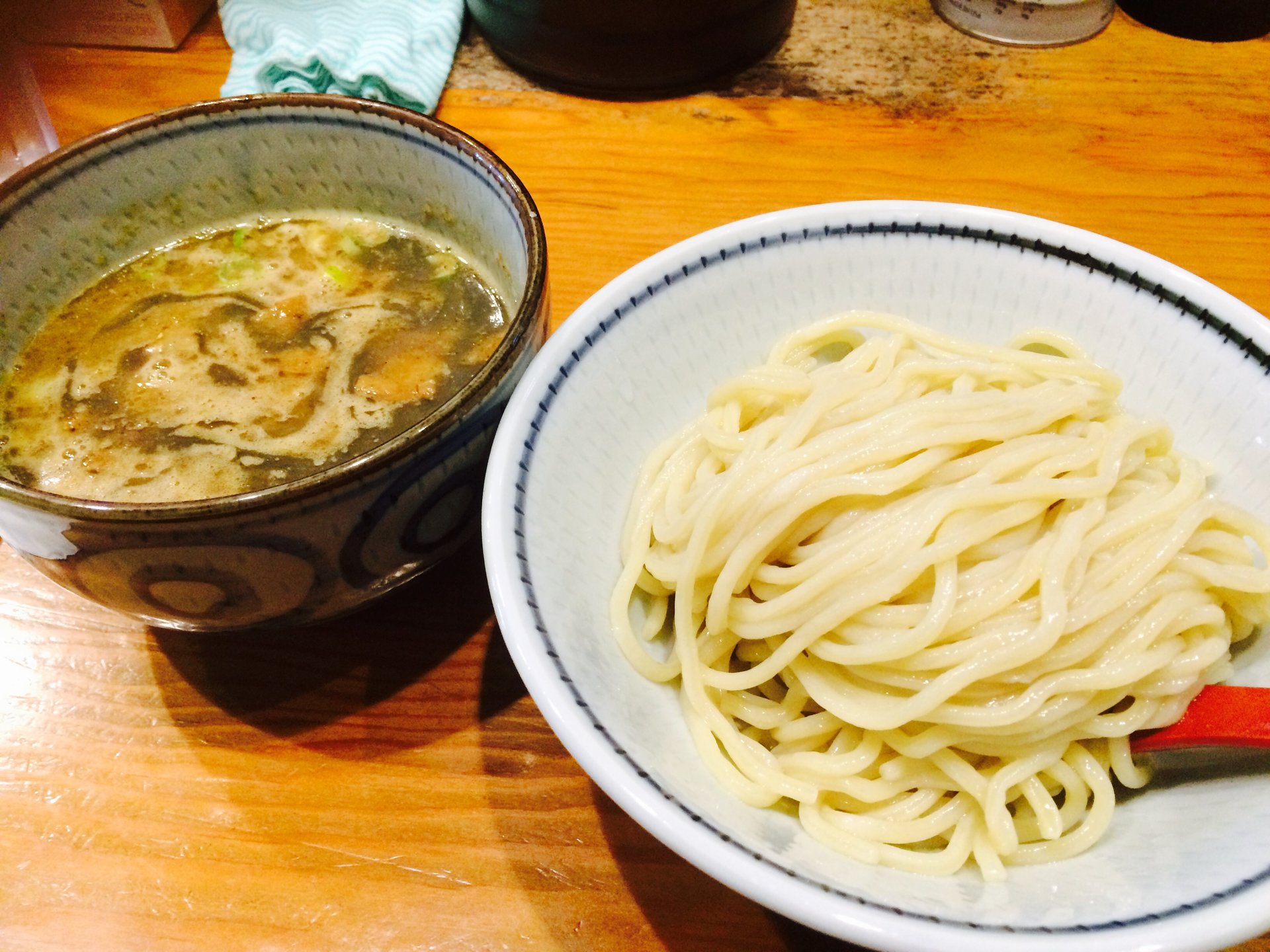 美味し過ぎる！新橋つけめん「月とすっぽん」モチモチつやつや麺×濃厚煮干スープ