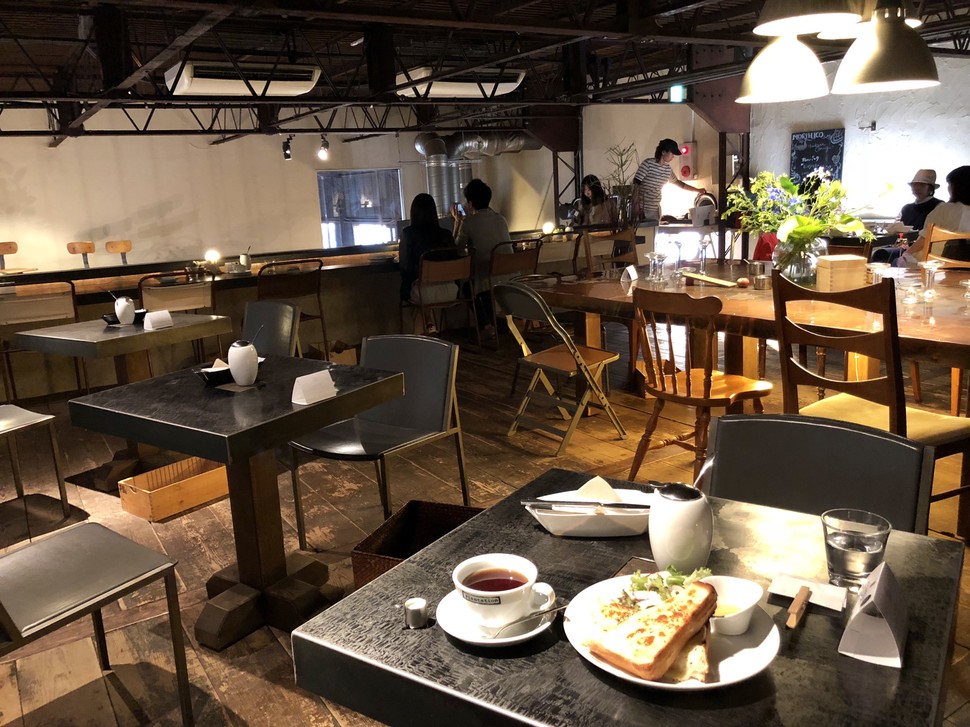 札幌 森彦の隠れ家カフェ 洗練された空間美 シックなのに温もりもある Plantation Playlife プレイライフ