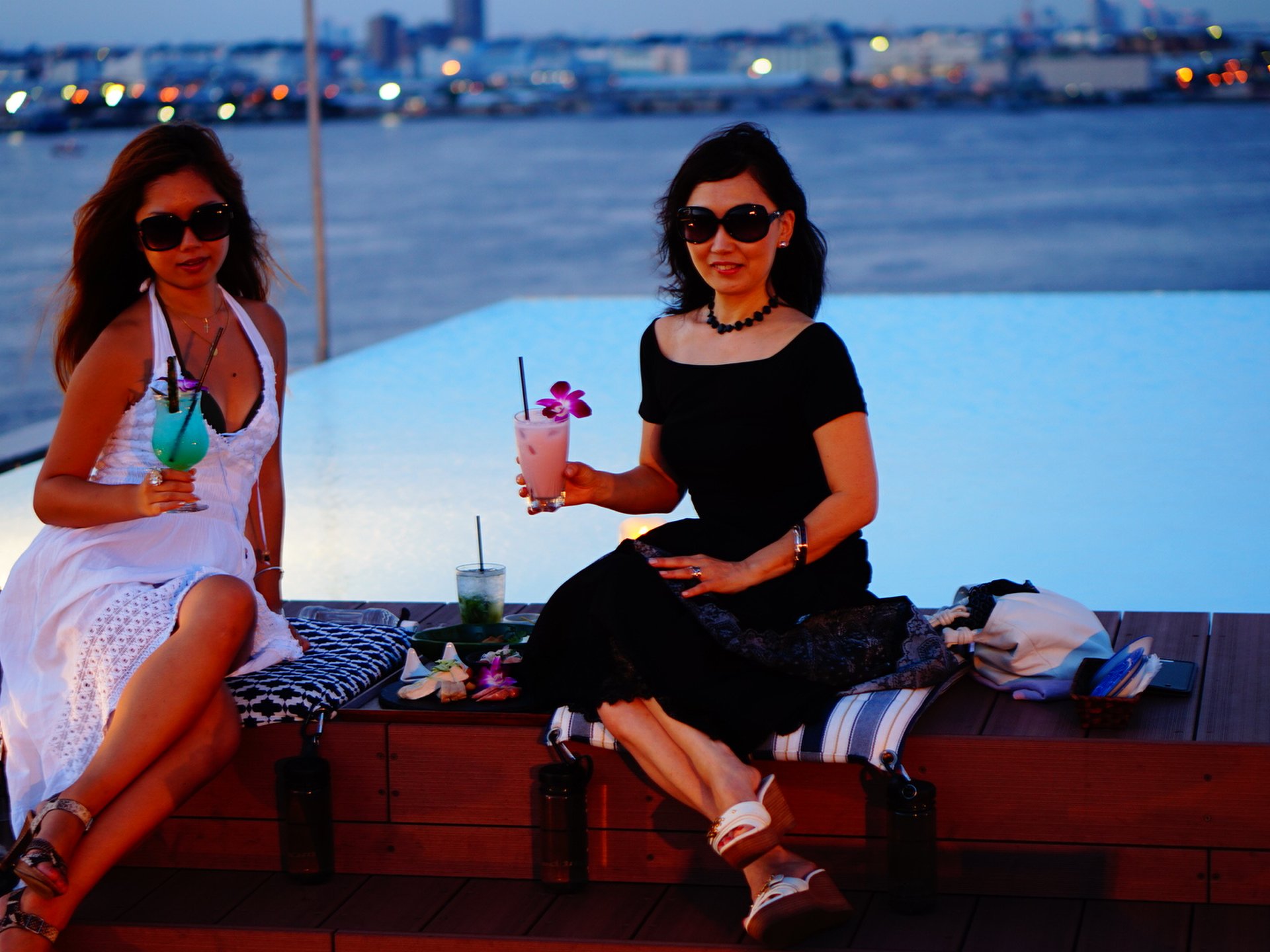 横浜で一番お洒落な夏デート。海を一望できるお洒落ルーフトップバー。The Ocean's Bar 