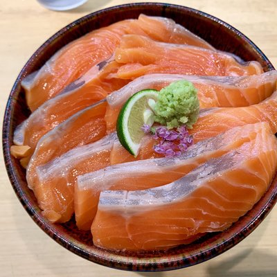 サーモン丼専門店 熊だ