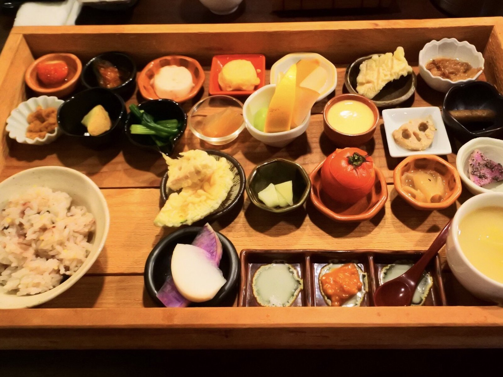 神戸三宮のおすすめ和食ランチ 1日25食限定 木箱に入ったおしゃれな小鉢ランチが今人気 Playlife プレイライフ