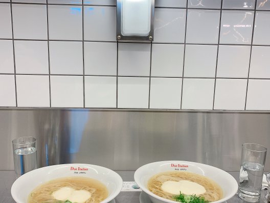 黄金の塩らぁ麺 ドゥエ イタリアン 東急プラザ渋谷店 