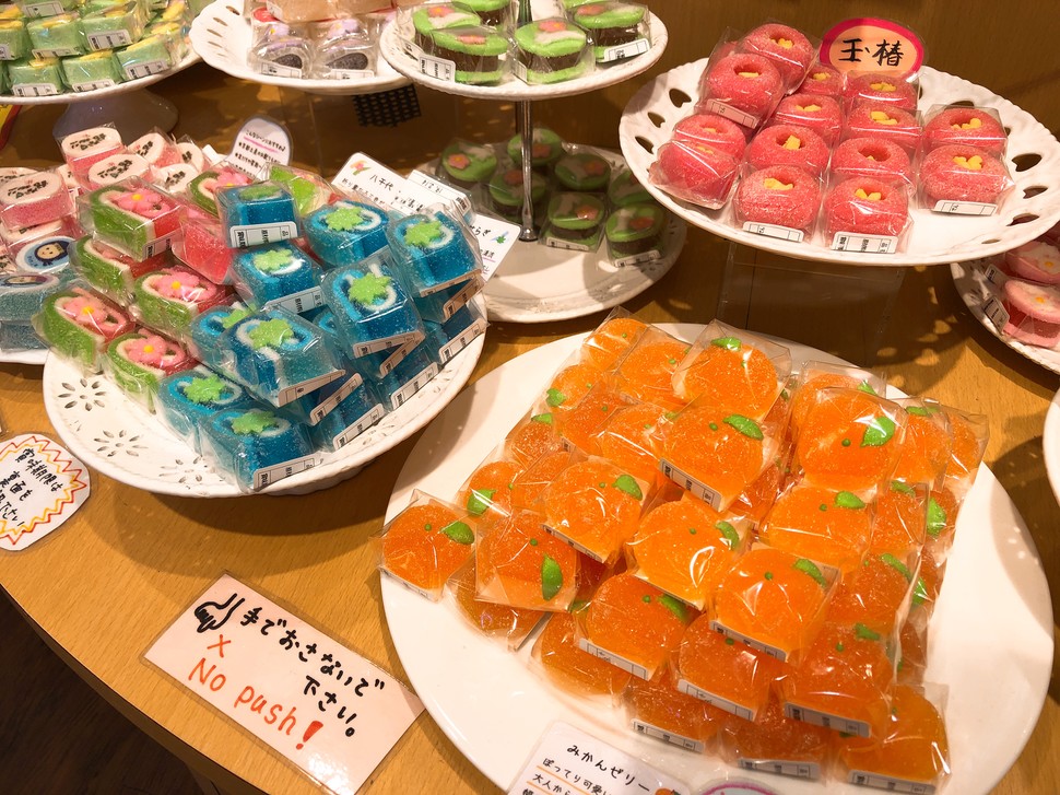 京都土産何にする 有名お菓子にはんなり雑貨まで 八坂神社近くの四条通りでお買い物 Playlife プレイライフ