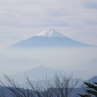 三頭山