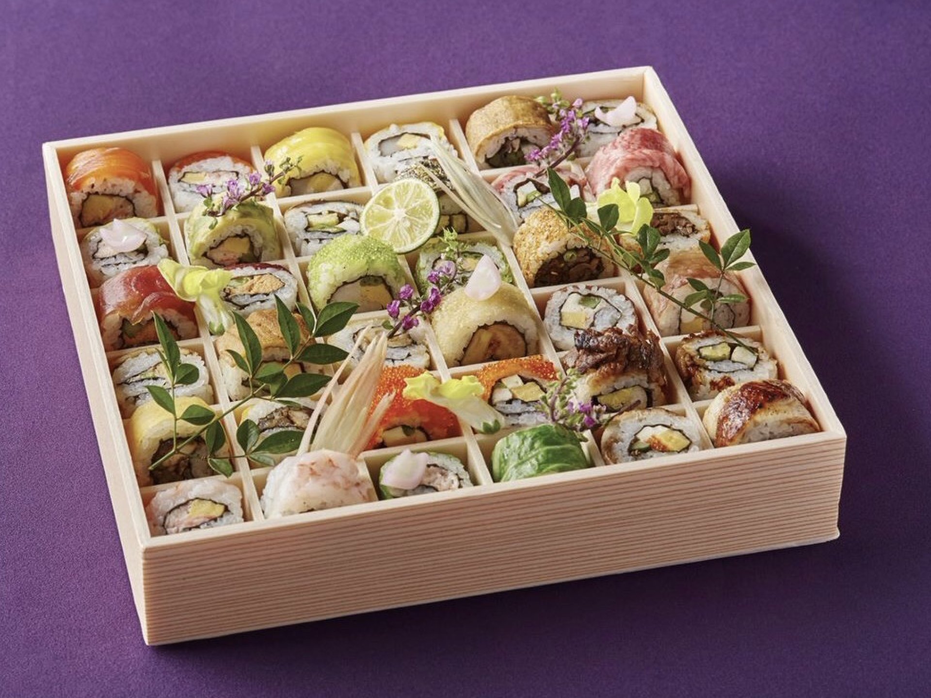 まるで宝石箱♡SHARIの持ち帰りロール寿司でおうちプチ豪華なディナータイムを。