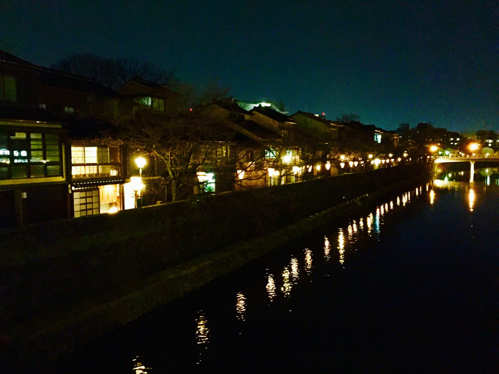 夜の金沢茶屋街巡り 金沢の夜は石畳の道と歴史ある町屋の建つ主計町茶屋街とひがし茶屋街へ Playlife プレイライフ