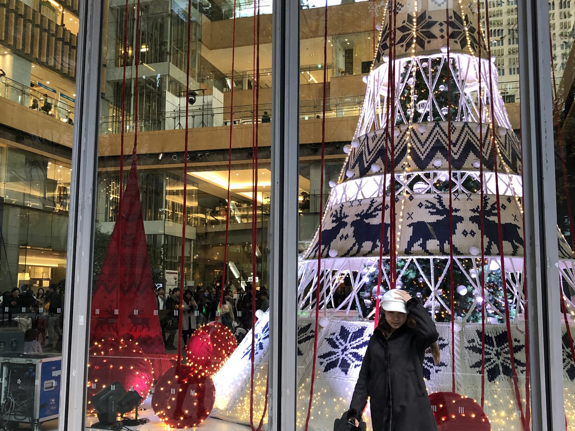 丸の内が北欧雰囲気‼有楽町から東京駅さんぽ中に出会ったクリスマスイルミネーション♡