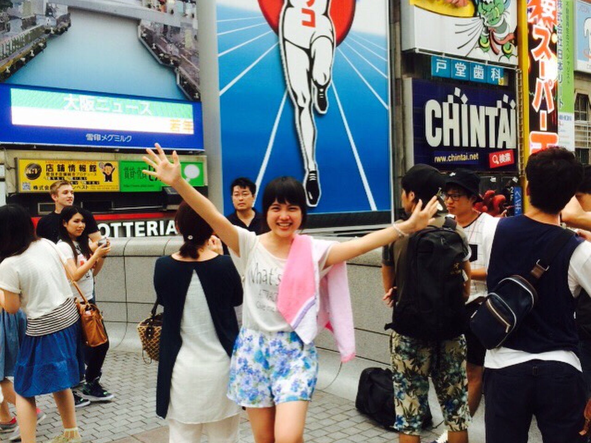 おすすめ大阪観光！道頓堀で行列ができる「たこ焼き」と「お好み焼き」を食べ歩きデート♡