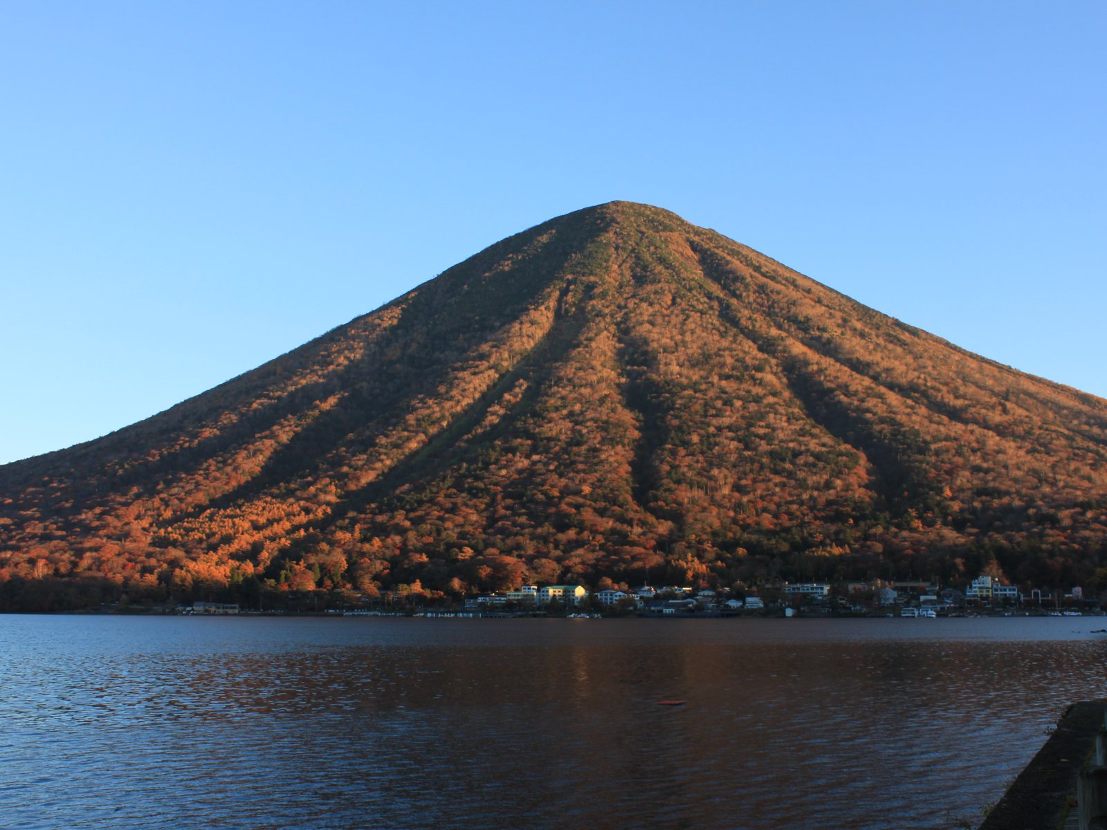 男体山