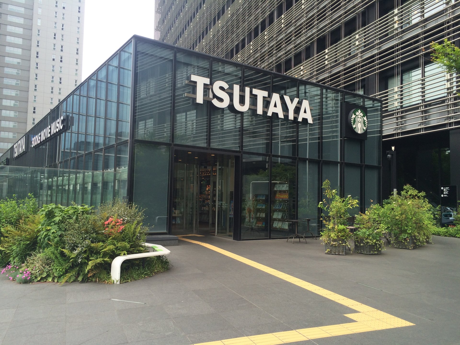 大崎駅周辺のいつもとは違うスタバ2店！（TSUTAYA、ゲートシティ）電源も使えます。