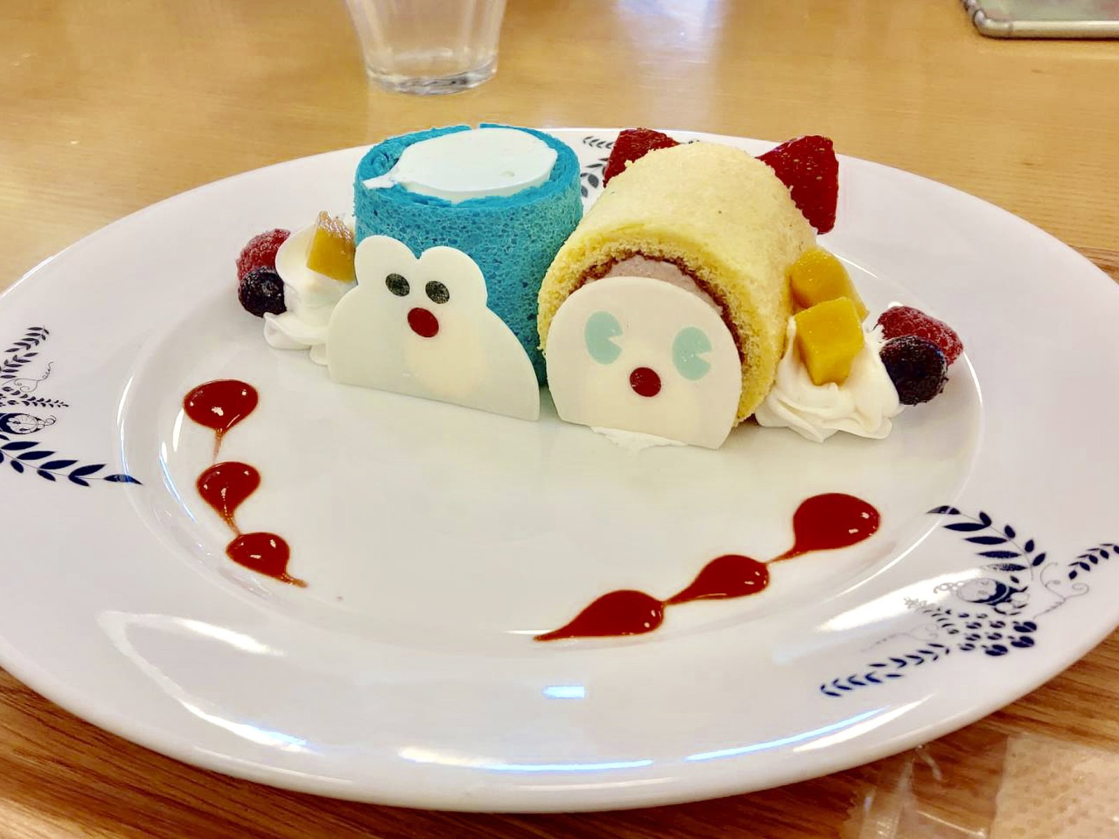 川崎で1番可愛い ドラえもんカフェ クリームソーダ味のスイーツが絶品 Playlife プレイライフ