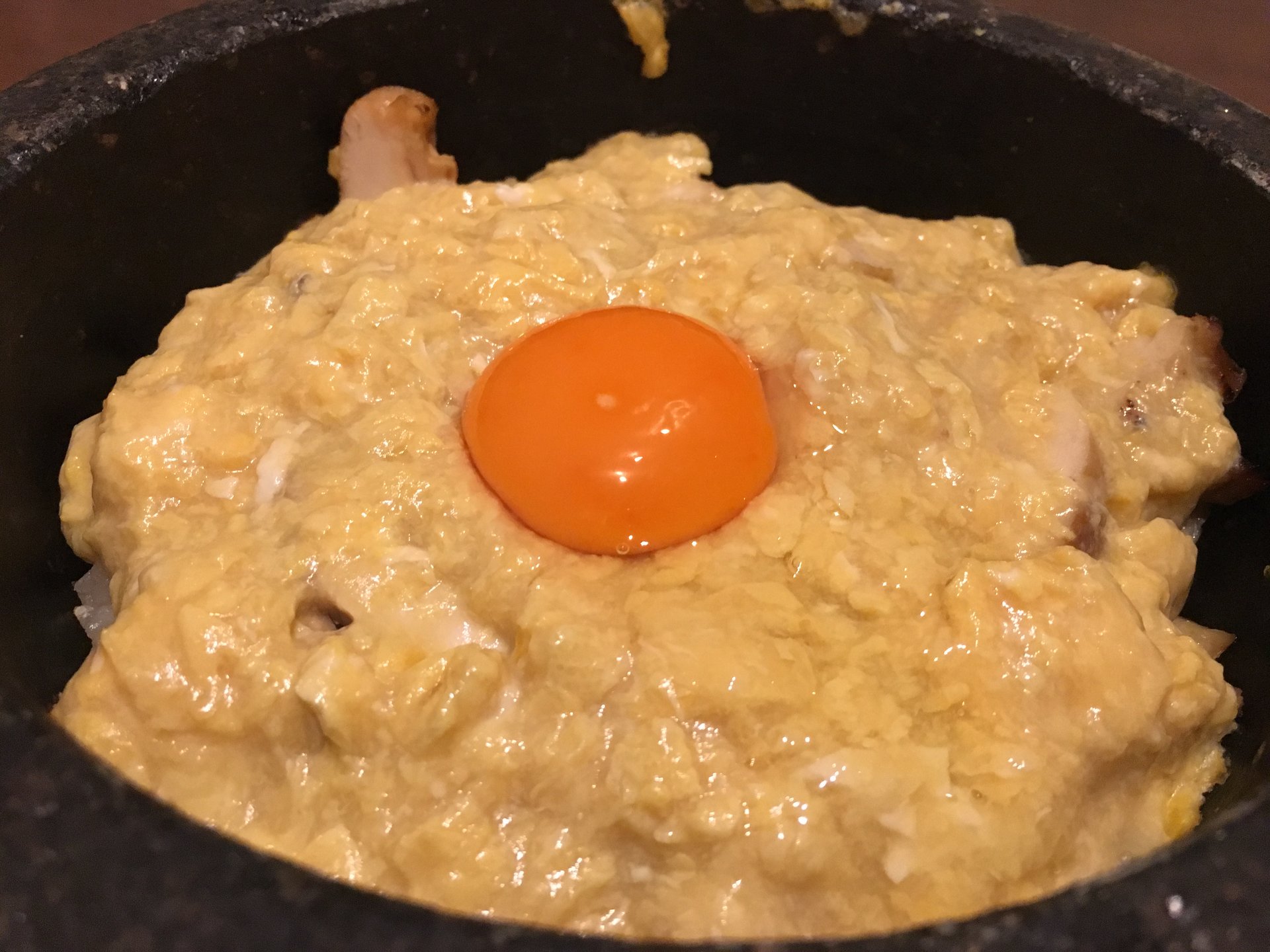 【1日30食限定】あつあつの石焼親子丼（輝々 麻布/麻布十番）