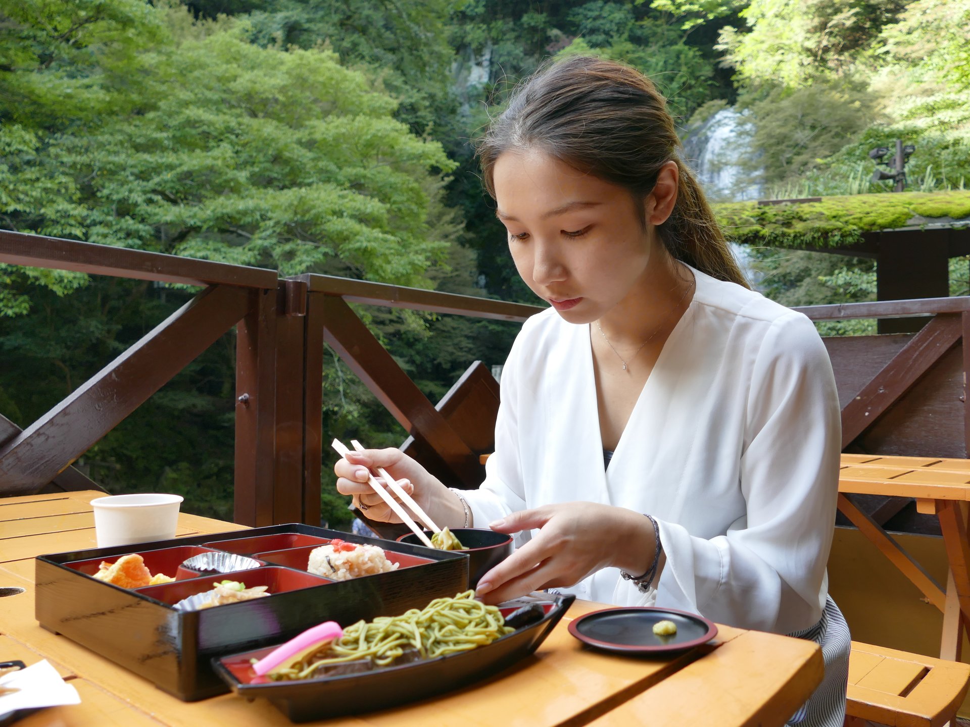 大阪観光・日本の滝百選「箕面滝」をバックに贅沢ランチを満喫★デートにもおすすめ