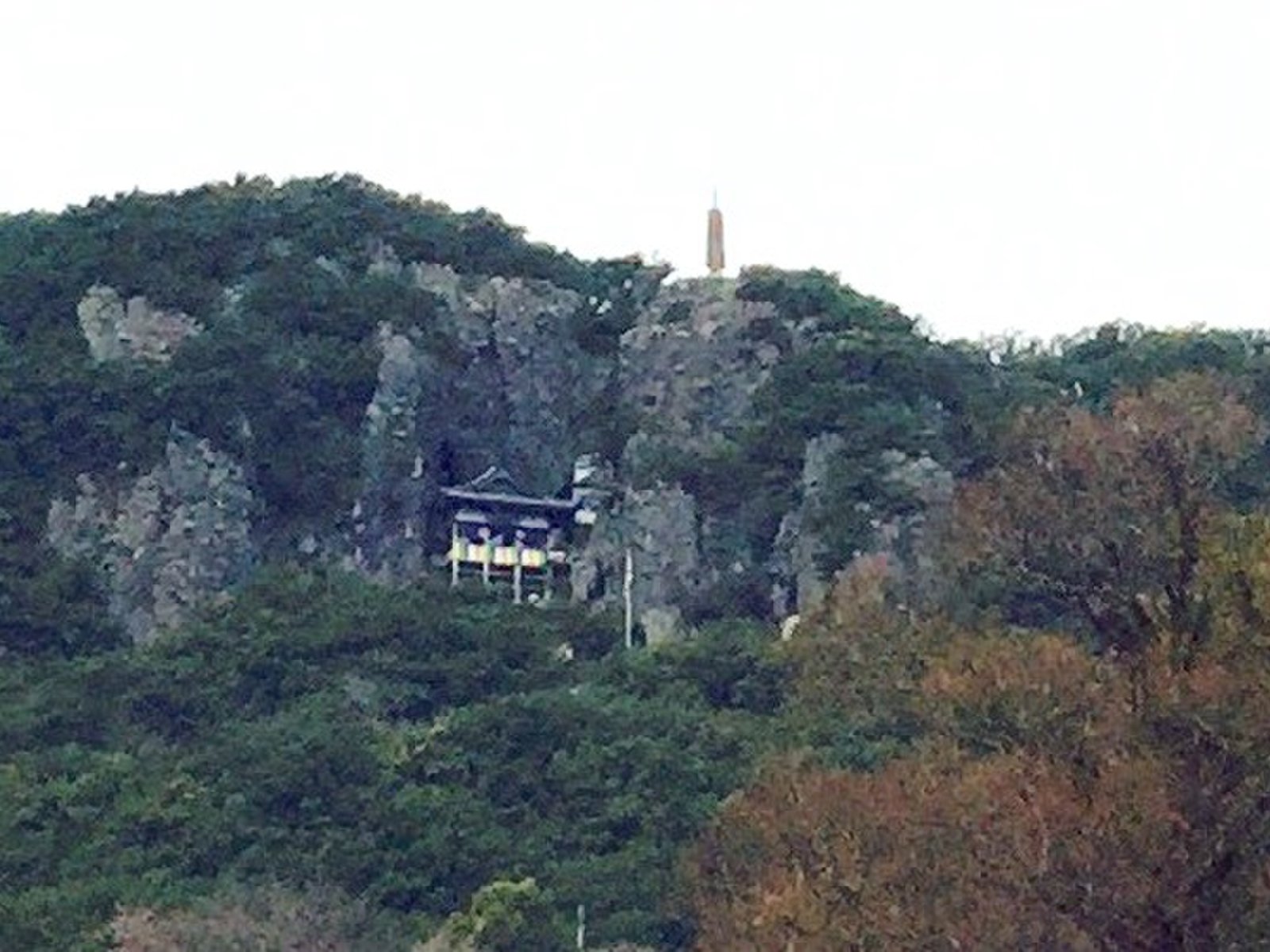 小豆島土庄にある驚異の２大パワースポット 定番のエンジェルロードの後は岩山の絶壁にある笠が滝寺 Playlife プレイライフ